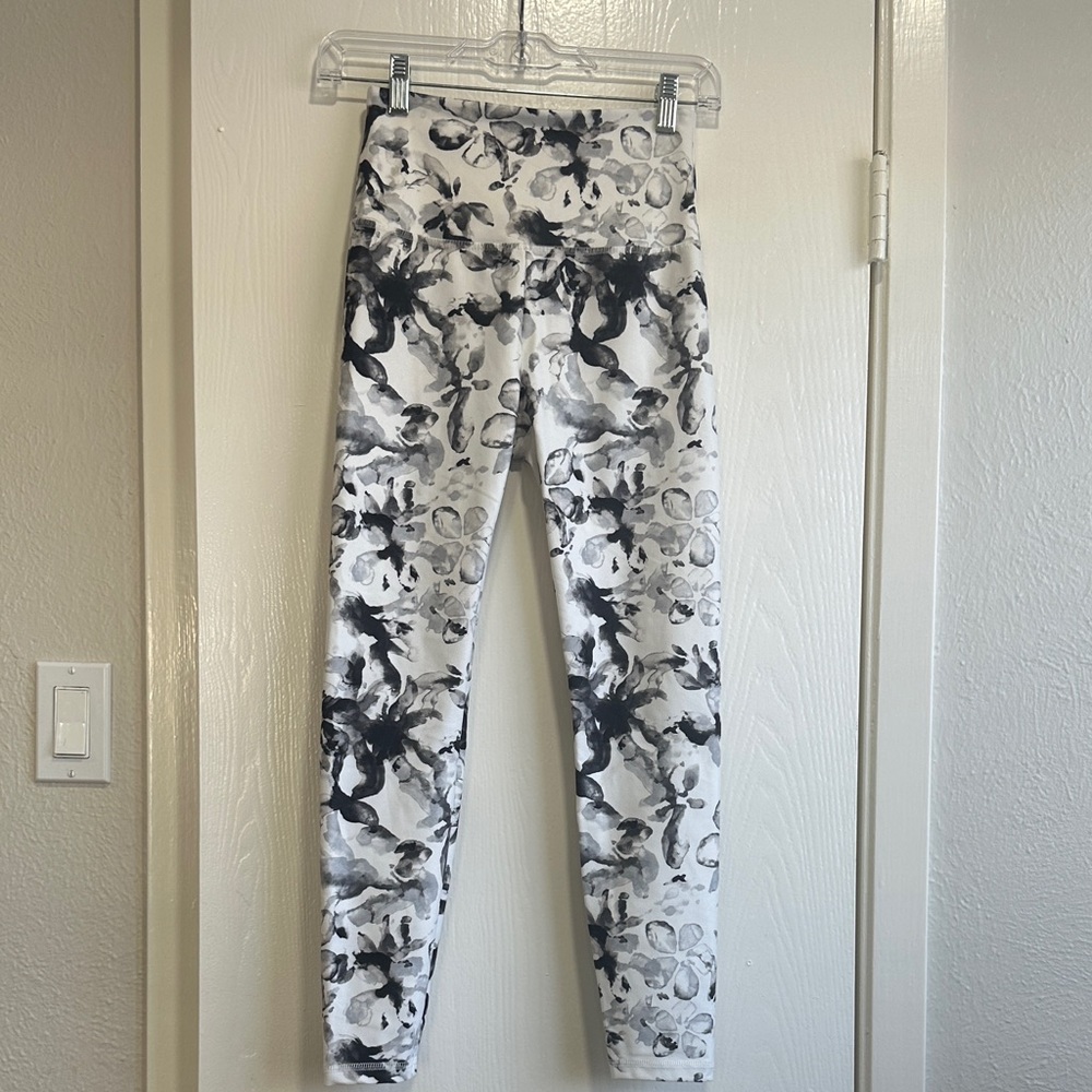 Black and White Floral Leggings